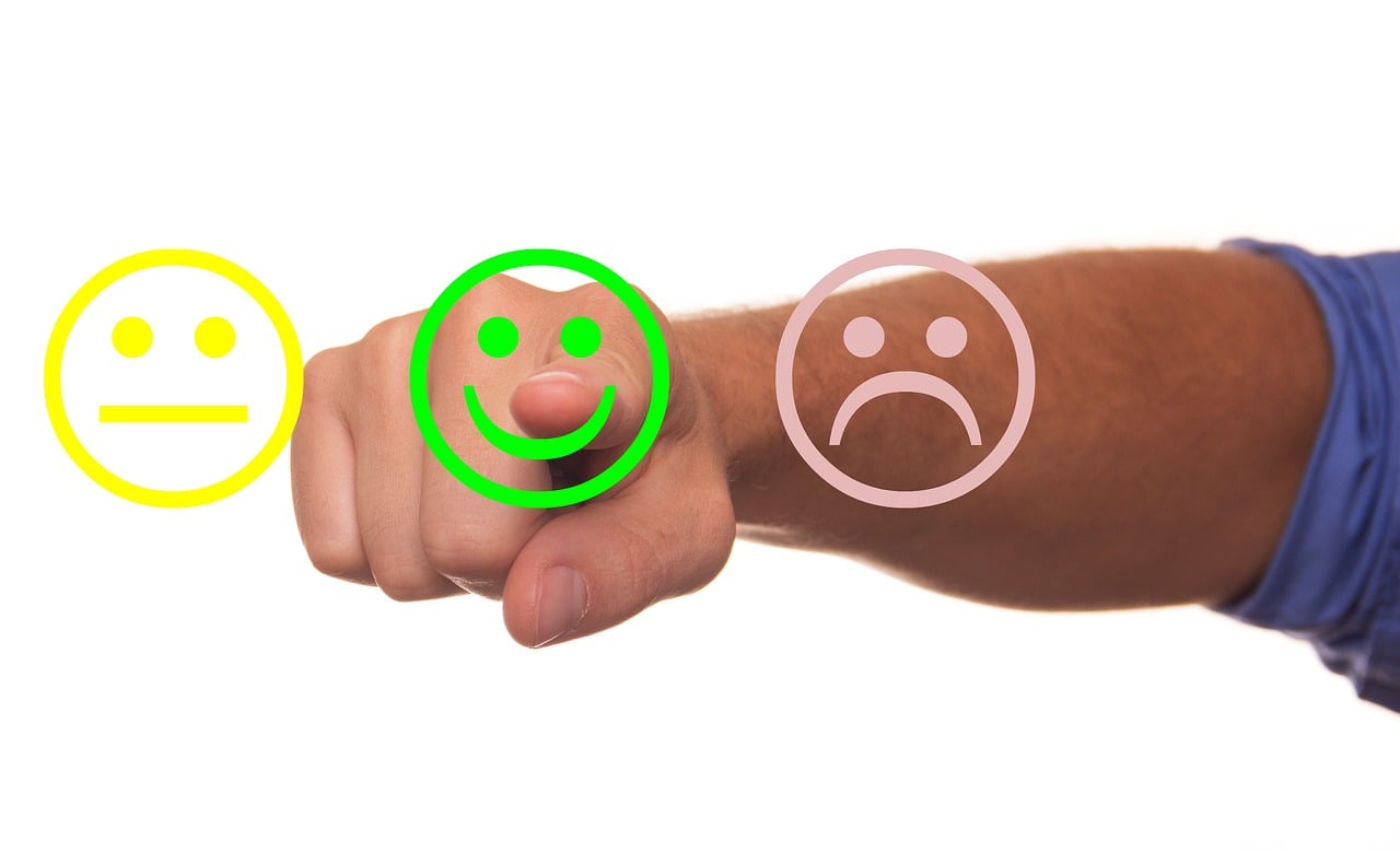 How does the customer feedback score affect your ad rankings?